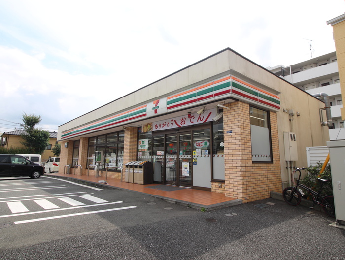 コンビニ　セブンイレブン（コンビニ）まで230m