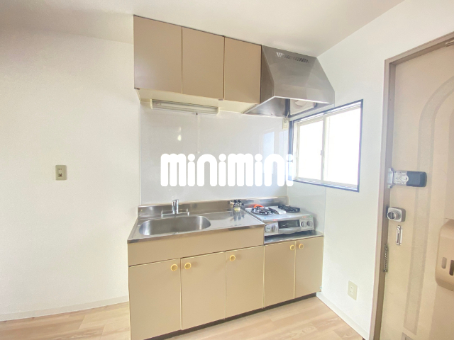 キッチン　窓がある明るいキッチンです