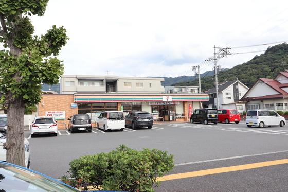 コンビニ　セブンイレブン東広島西条下見北店（コンビニ）まで708m