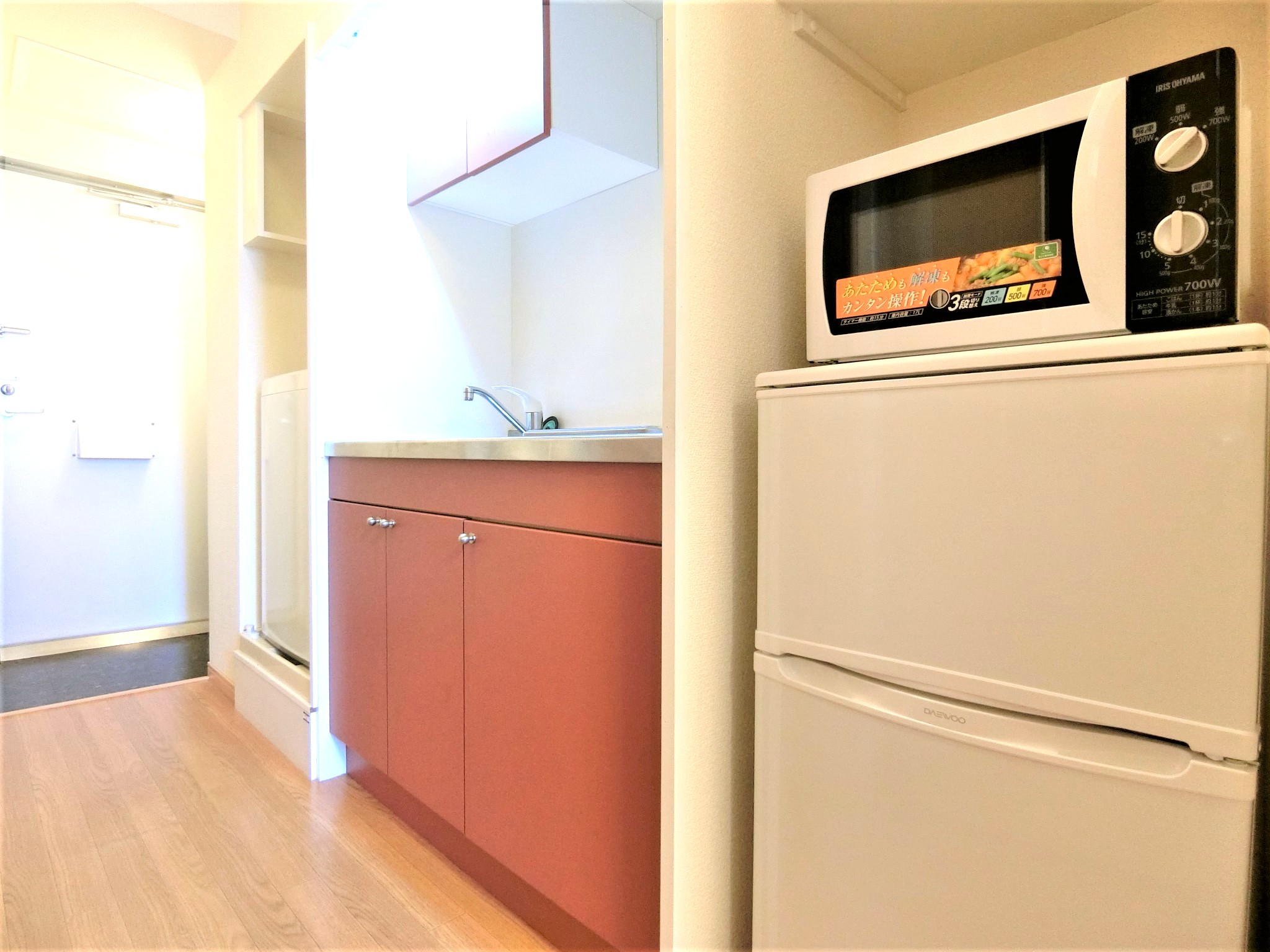 キッチン　キッチンに2口ンロと２ドア冷蔵庫・電子レンジを完備です☆