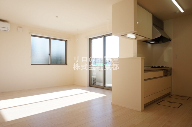 居室・リビング　リビングはゆったりくつろげる憩いの空間です♪