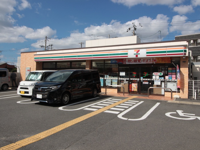 コンビニ　セブンイレブン（コンビニ）まで198m