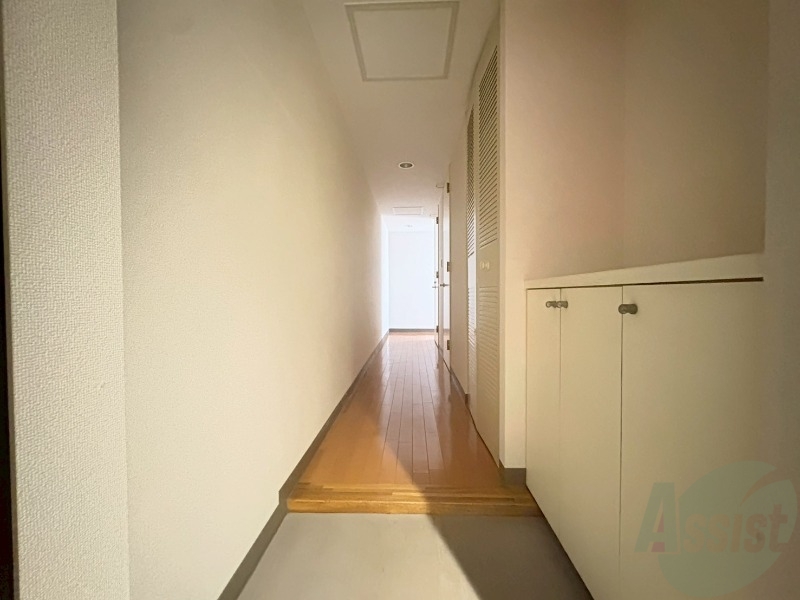 玄関　玄関の様子です。明るい印象ですね。気分もあがりそう。