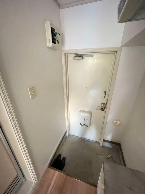 玄関　※同物件の別号室の参考写真です。