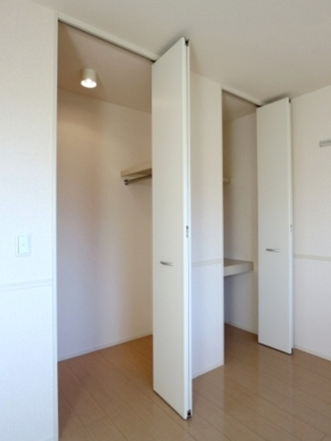 収納　北側洋室　収納