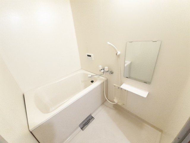 バス・シャワールーム　落ち着いた空間のお風呂です