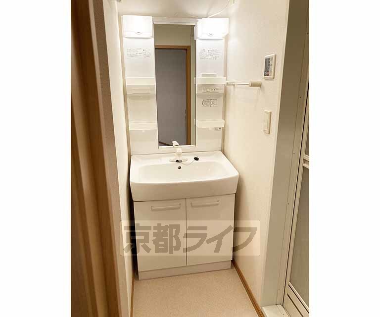 洗面設備　独立洗面台です・