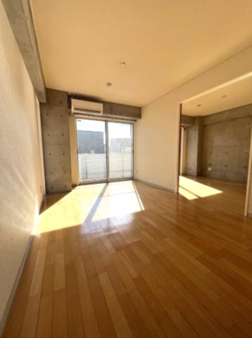 居室・リビング　※写真は同じマンションの違う部屋のものになります。