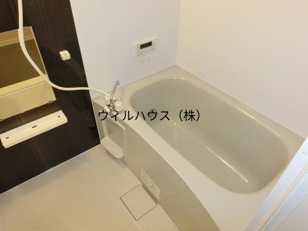 バス・シャワールーム　追い焚き機能付きバス！