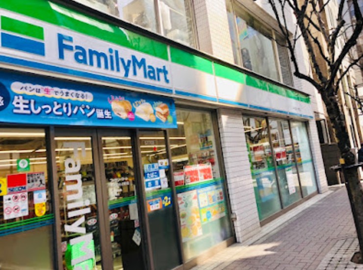 コンビニ　ファミリーマート 千代田小川町店（コンビニ）まで532m