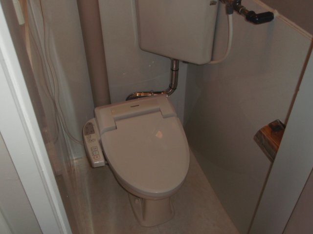 トイレ　写真は別号室のものです。