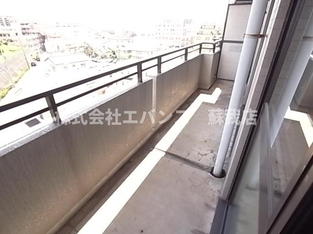 バルコニー　開放的で明るい空間を演出してくれるバルコニーです