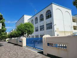 小学校　神戸市立本山第二小学校（小学校）まで240m