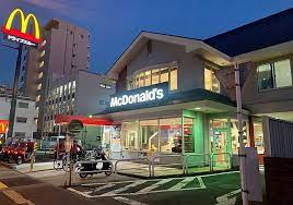 飲食店　マクドナルド 15号新子安店（飲食店）まで1012m