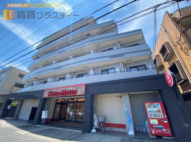 建物外観　１階は、あのお弁当屋さん。。一人暮らしの方は重宝しますね。
