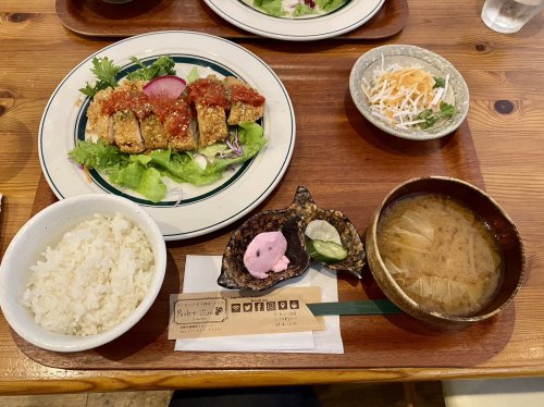 飲食店　ゲンセンソザイ商店 イスウ（飲食店）まで666m