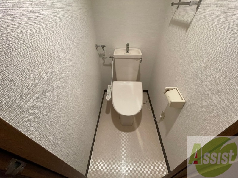 トイレ　ウォシュレット機能がついたトイレです。安心して使用できます。