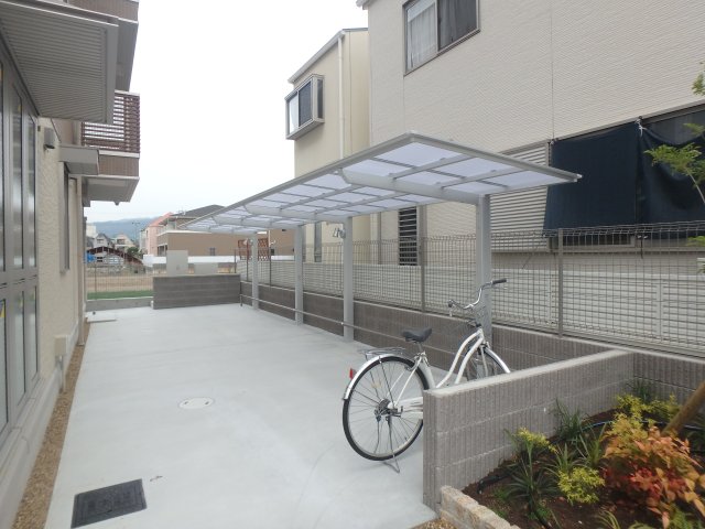 その他設備　屋根付き駐輪場