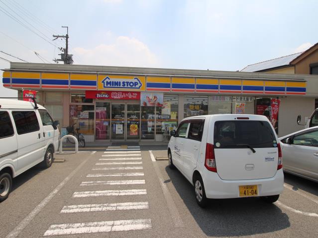 コンビニ　ミニストップ（コンビニ）まで740m