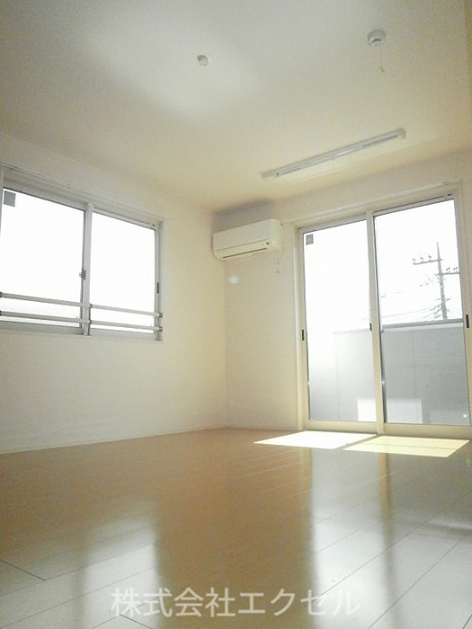 居室・リビング　二面採光の明るいお部屋です。
