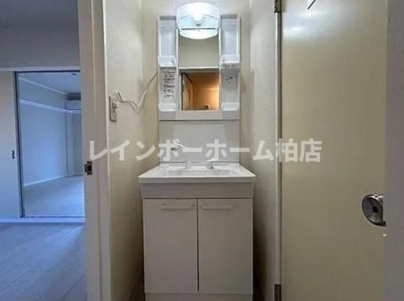 洗面設備　独立洗面台です