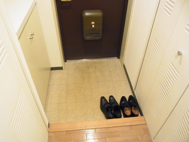 玄関　※別号室参考写真です。