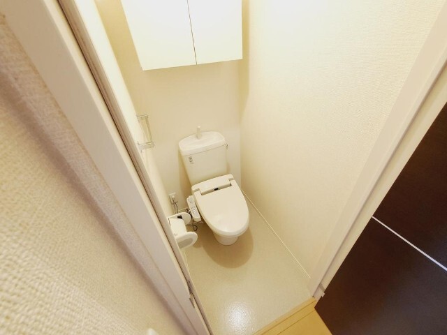 トイレ　同物件別室のイメージ画像となります　反転した間取りとなります