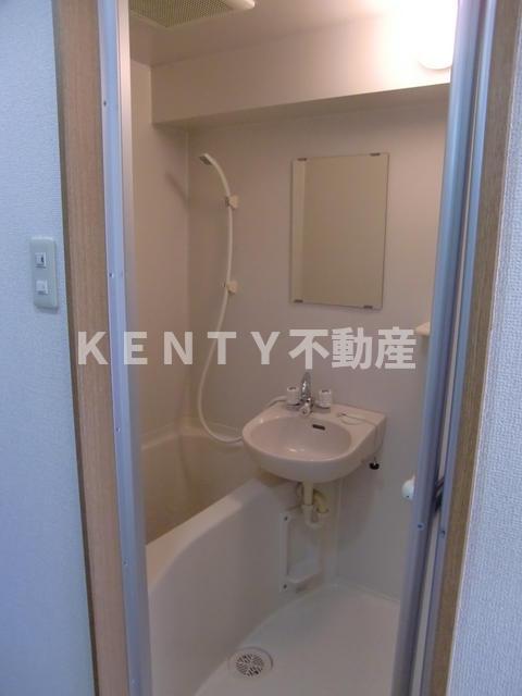 バス・シャワールーム　コンパクトで使いやすいお風呂です