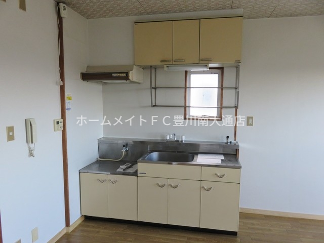 キッチン　同型別部屋写真（反転）