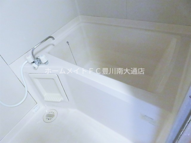 バス・シャワールーム　同型別部屋写真（反転）