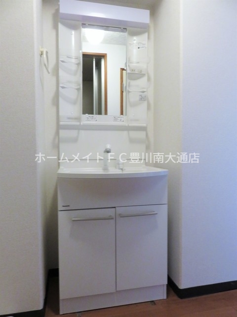 洗面設備　同型別部屋写真（反転）