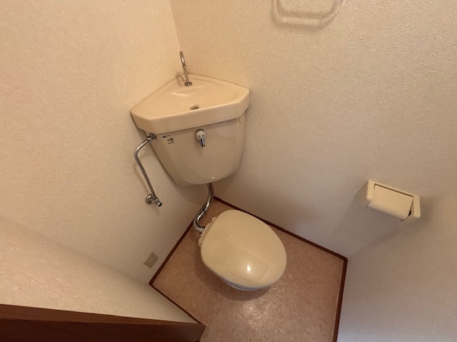 トイレ　※別号室の参考写真となります。