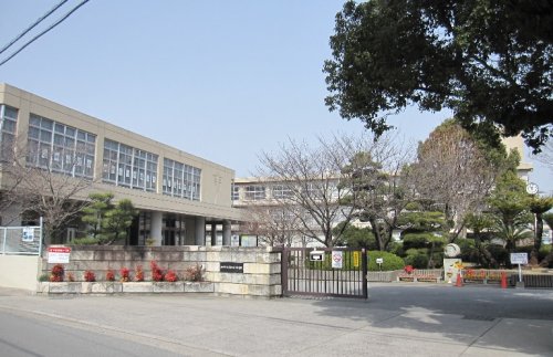 中学校　加古川市立加古川中学校（中学校）まで716m