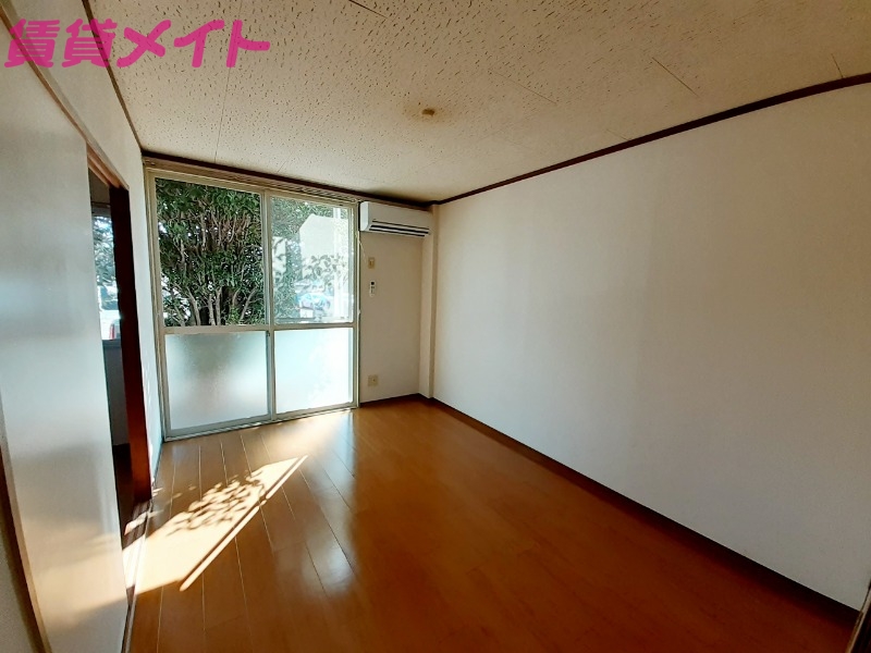 居室・リビング　反転タイプ参考写真