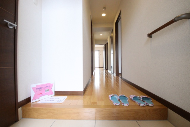 玄関　※別部屋の参考写真です。現地確認をお願いします。