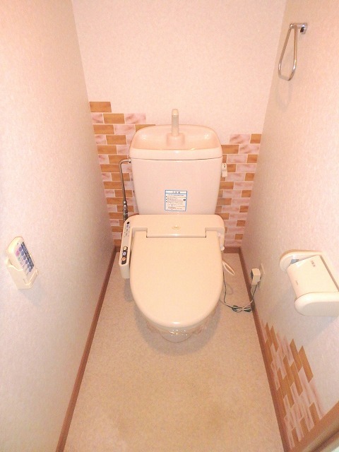 トイレ　温水洗浄便座つき！