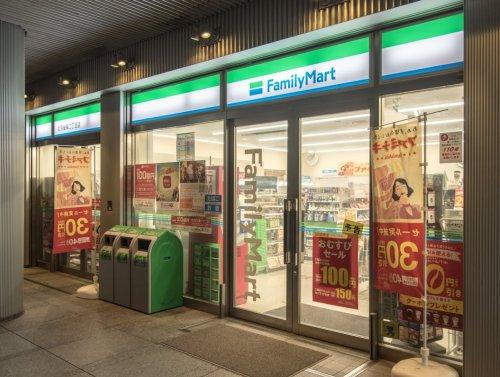 コンビニ　ファミリーマート文京後楽二丁目店（コンビニ）まで61m