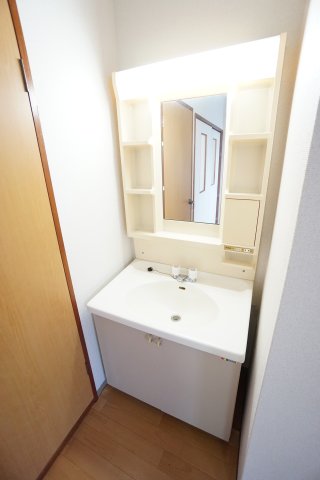 洗面設備　※同物件・同タイプの写真です。