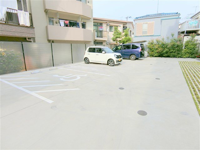 駐車場　駐車場