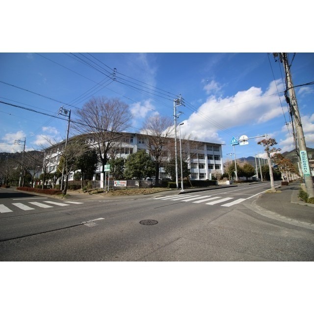 中学校　静岡市立竜爪中学校（中学校）まで2400m