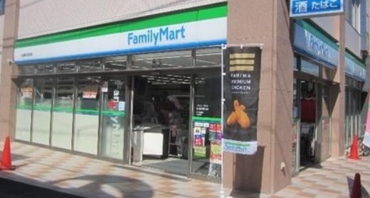 コンビニ　ファミリーマート 稲城長沼駅前店（コンビニ）まで8m