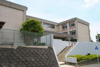 中学校　生駒市立光明中学校（中学校）まで1194m