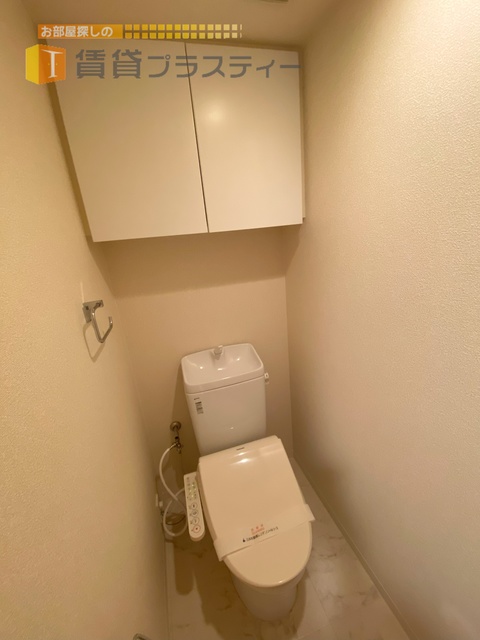 トイレ　収納棚ありますよ