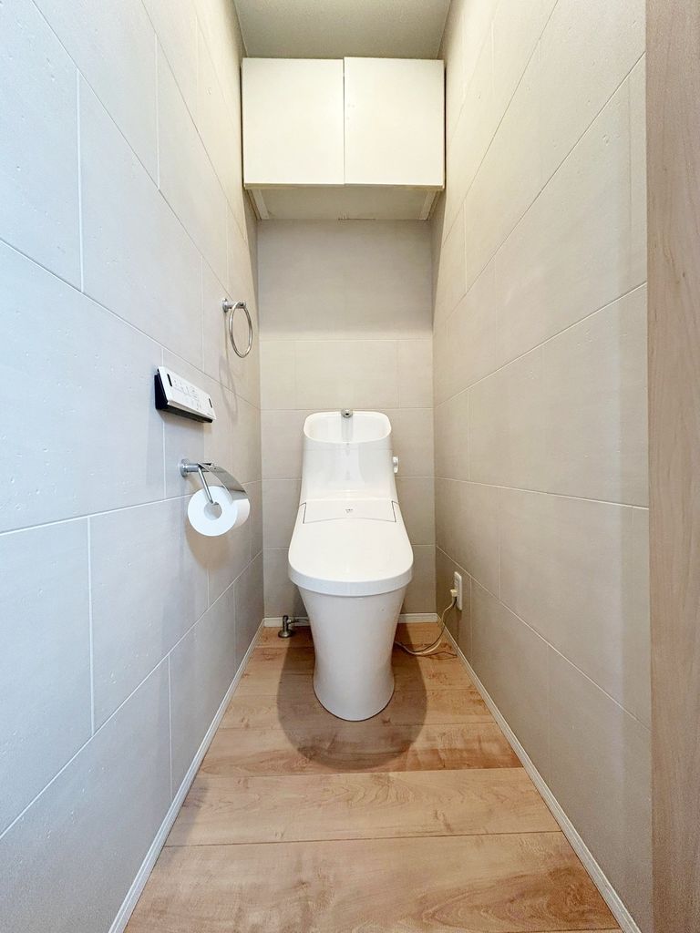 トイレ　2階トイレ温水洗浄便座付※クリーニング前