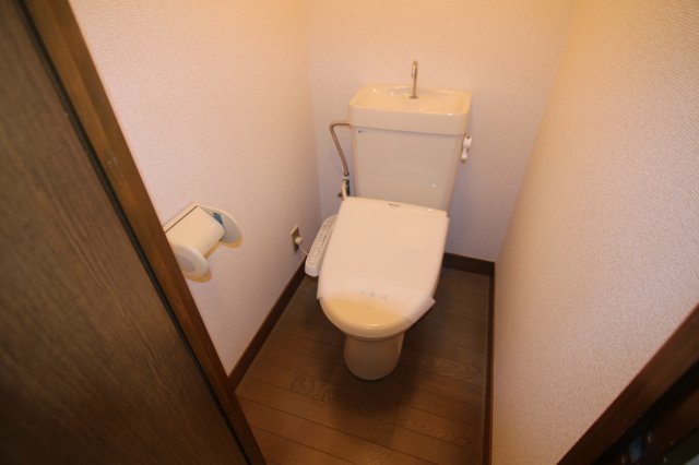 トイレ　他のお部屋の参考写真となります。