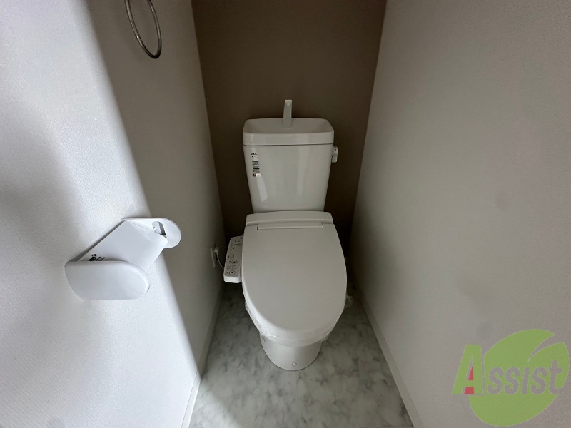 トイレ　シャワー付きのトイレです。清潔感がありますね。