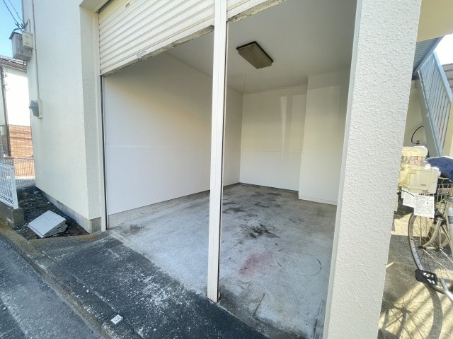 駐車場　シャッター付駐車場（サイズ確認）