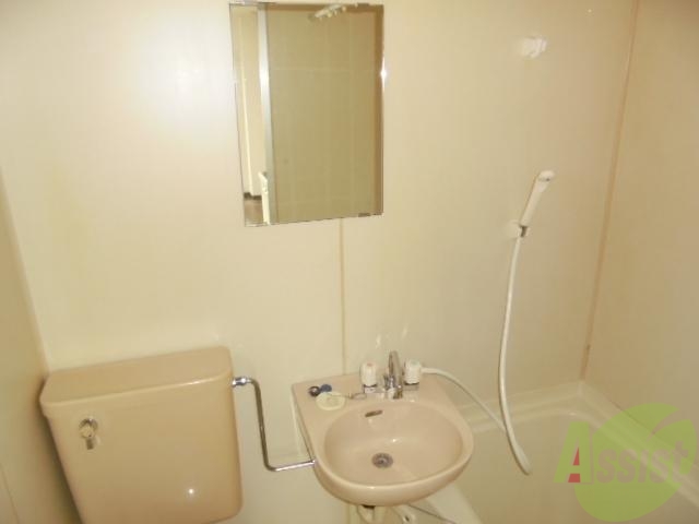 洗面設備　朝の歯磨きをこちらの洗面台でしてくださいね。