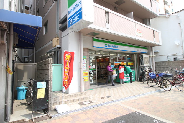 コンビニ　ファミリーマート長居西２丁目店（コンビニ）まで240m