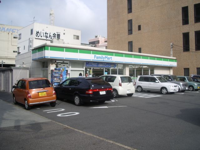 コンビニ　ファミリーマート（コンビニ）まで630m